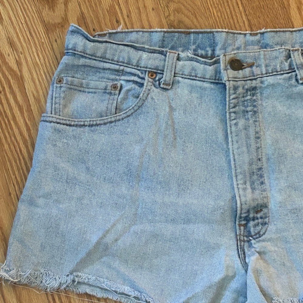 Authentic vintage Levi shorts - Picture 6 of 10